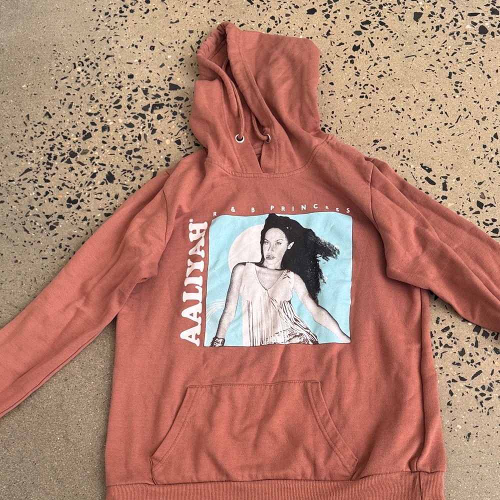 Men’s Aaliyah vintage graphic hoodie